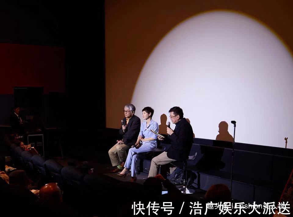 头发|马伊琍又穿一身淡紫色套装,仅仅只是将头发剪短,气质就不一样了