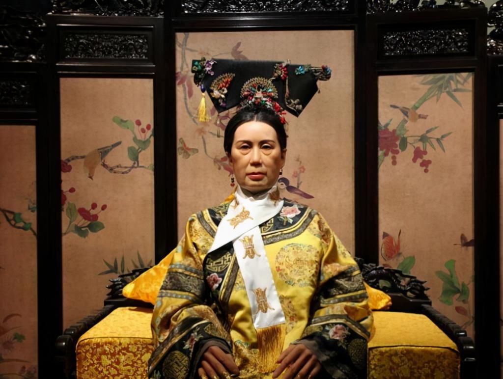 慈禧太后|慈禧太后是怎么度过最后一天的？皇宫里的人痛哭，老百姓却这样做