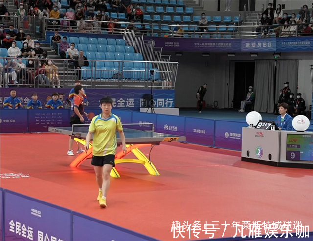 许昕|孙颖莎小嘴叭叭的!指导队友爆粗口,半决赛她也输0-3低头离场
