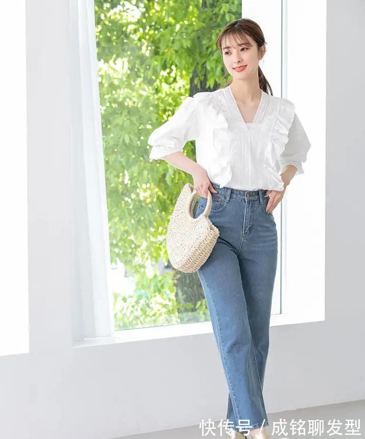 白色t恤|被这位日本小姐姐的穿搭美到,简约又时尚,跟着搭配你也美哒哒