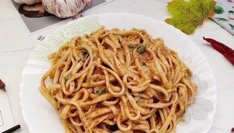 调芝麻酱时,有人用水,有人用油,都不对大厨教你正确做法