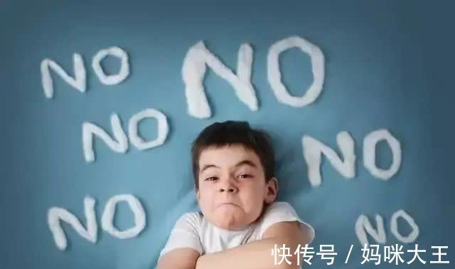 父母|当孩子发脾气、打人时,父母的做法会影响孩子的一生,别做错了