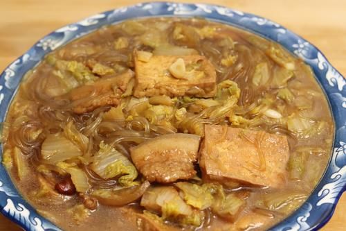 白菜炖豆腐怎样做才好吃？大厨教你3个小窍门，出锅连汤汁都不剩