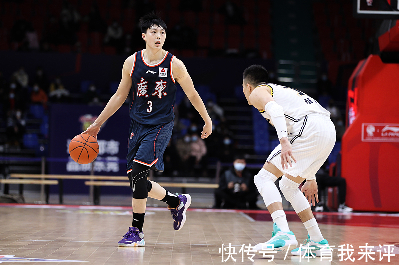 cb4戰(zhàn)3負(fù)！易建聯(lián)的苦笑，杜鋒的無奈，廣東男籃衛(wèi)冕之路難上加難