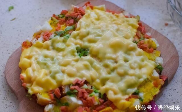 2个吐司面包3个生鸡蛋,做小孩最喜欢的早餐饼,比比萨简易多了