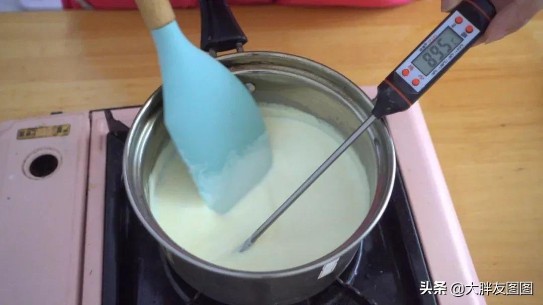 如何自制奶酪，2种材料搞定，太简单了，再也不用买