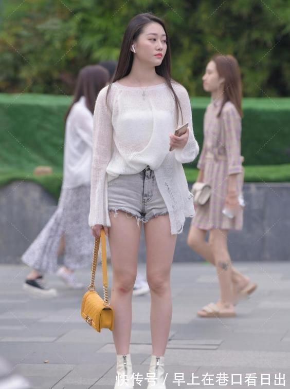 热裤 邻家姐姐身高一米八,“热裤”还提的这么高,腿长比例简直犯规!