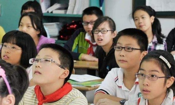 谣言|近视眼要一直“戴眼镜”吗关于它的4个谣言,专家告诉真相