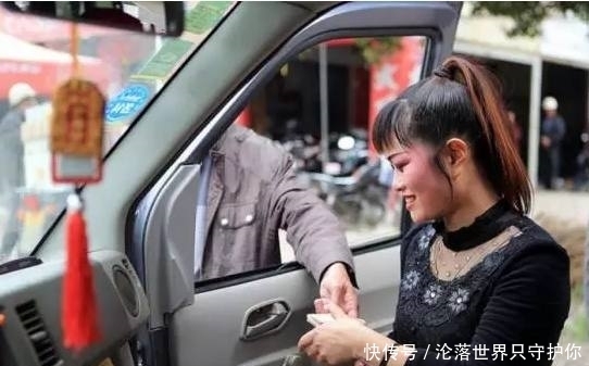 农村职业哭丧女,月入轻松过万,长的漂亮却无人敢娶!