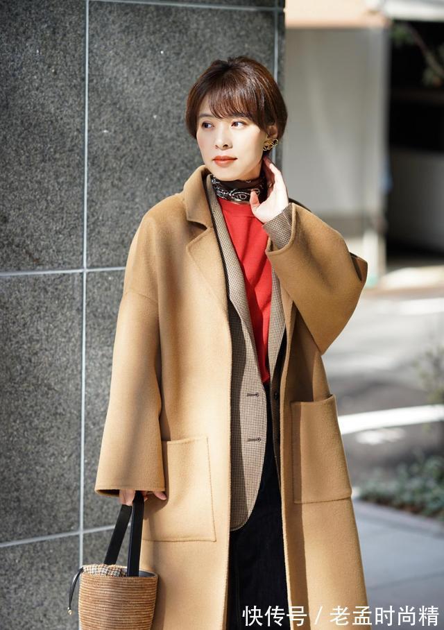 小西装|大衣里面穿什么?四十岁的女性尝试这样搭配,高级时髦又得体