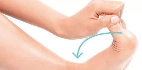 按摩|低头摸脚,百病治好,很多病在脚上都有开关!只是你不知道!