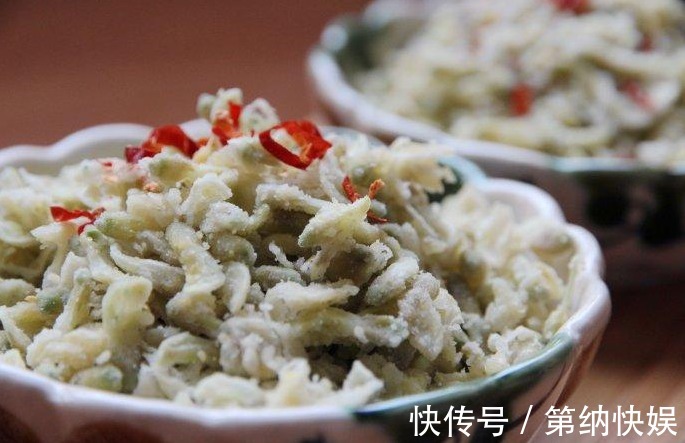 蒸槐花|蒸槐花，不要直接裹面粉，学会正确做法，蒸好不成坨，松散好吃