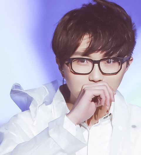 朋友之間|記者刁難張藝興：毛不易唱功真的好嗎？張藝興高情商的回復，讓人連連稱贊