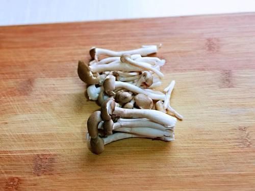  干净之后|荷兰豆和海鲜菇是“天生一对”，炒一炒，味道鲜美超下饭