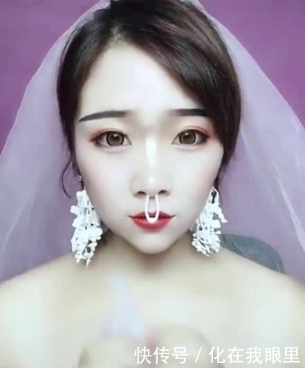 吓跑|新娘婚后用剪刀卸妆吓跑新郎,妆后差别判若两人,网友:骗婚