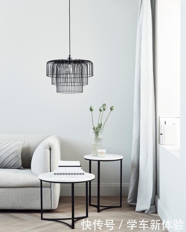 装饰|有品位的人,家里客厅只用大白墙!学会装饰减法,才拥有高级美!