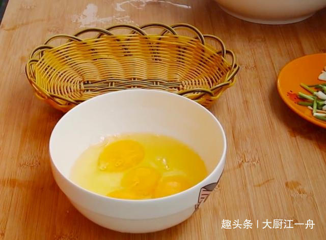 炒丝瓜时，很多人第一步就做错了，难怪炒的丝瓜发黑没食欲