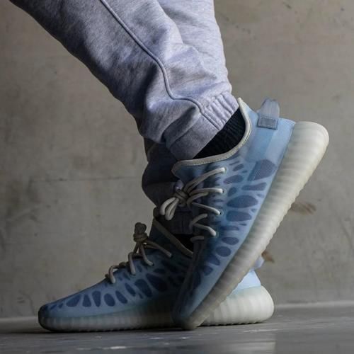 “全透冰蓝”Yeezy 350 上脚丑哭了！传闻将提前发售！