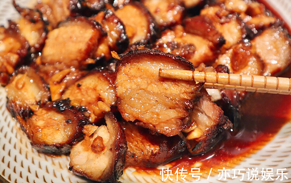 吃一次就上瘾的秘制叉烧,喷香下饭,肉质焦黄,吃起来肥而不腻