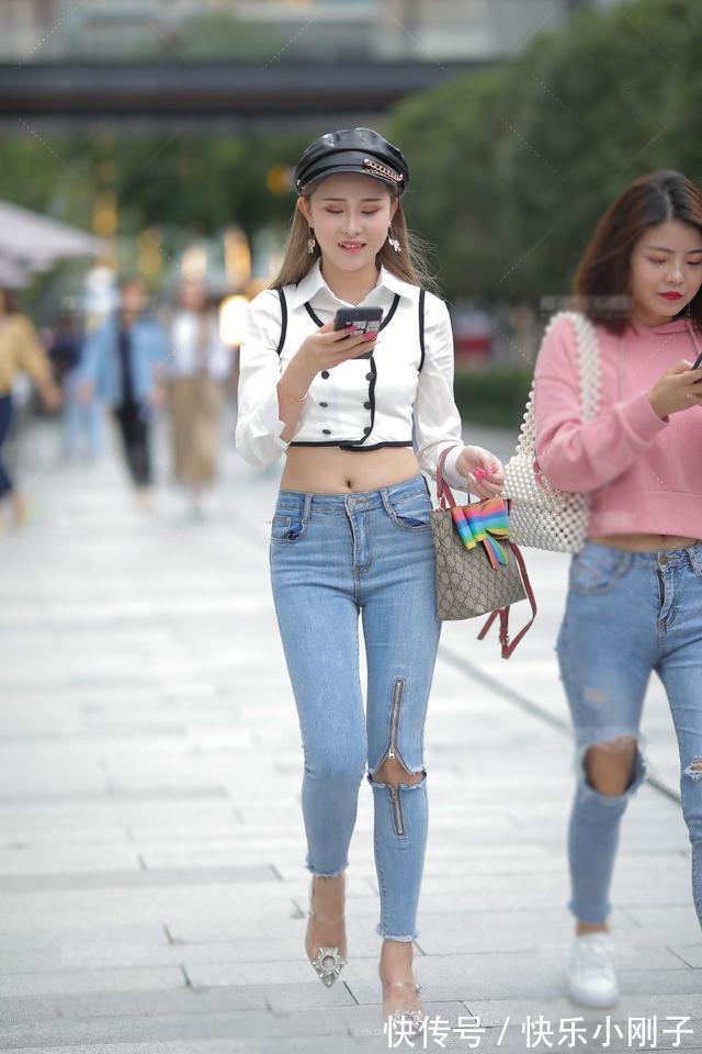 百搭|时尚时髦的女生就是会穿搭，利用百搭的牛仔裤，简约又靓丽