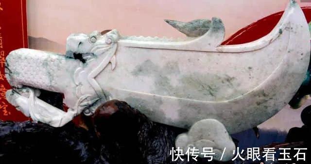 雕工&最大的翡翠宝刀,需要4个人协力才能抬动,但网友们:浪费雕工