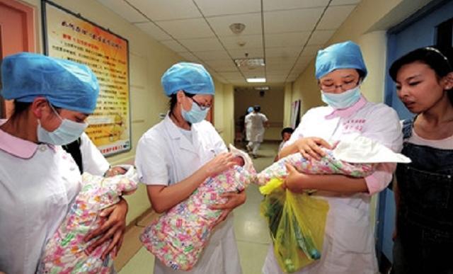 劳模|“全网劳模姥姥”三胞胎女儿各生了三胞胎,网友开个托儿所吧