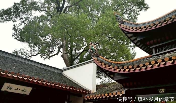 一位皇帝赐书, 两位皇帝赐匾,这可能是我国最牛的学校了