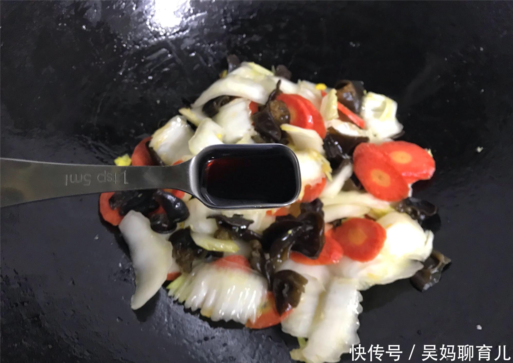 清洗干净|白菜学会此做法,比炖肉还好吃,鲜美营养又简单,上桌连汤都不剩