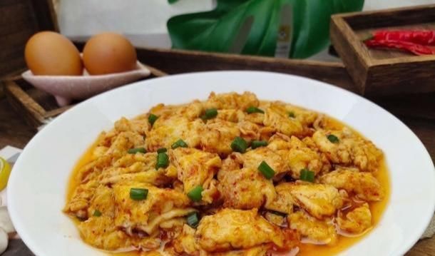 家常|家常炒蛋谁都会,但酱汁炒蛋你肯定没吃过口感嫩滑,拌饭吃秒光