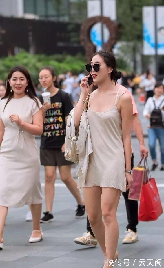 连衣裙 夏季里,来一款薄薄的连衣裙还是挺凉快的
