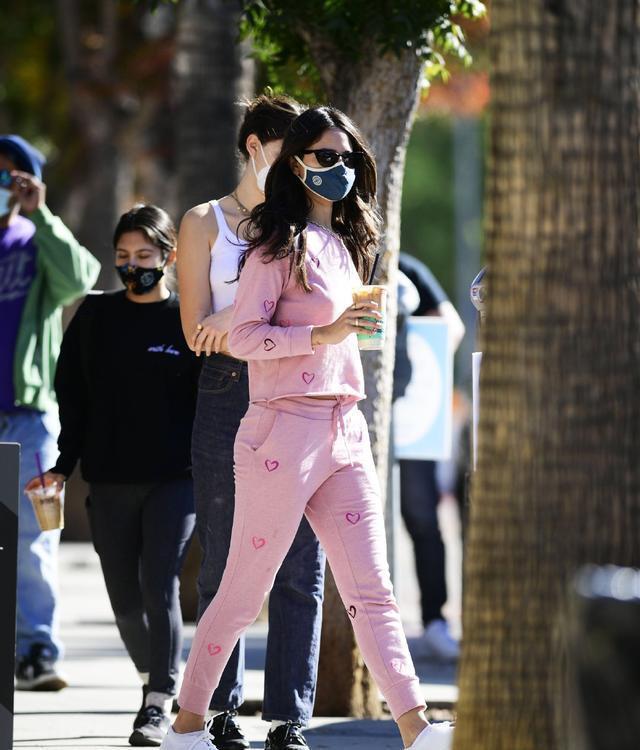 飘飘|埃扎冈萨雷斯穿粉色运动装, 长发飘飘太有健美气质, 又美又飒