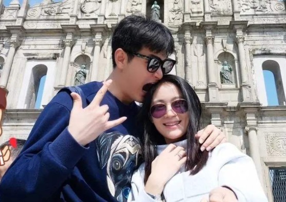 陈慕辰|他俩戏里是母子,戏外却是夫妻,给双胞胎孩子取名令人啼笑皆非