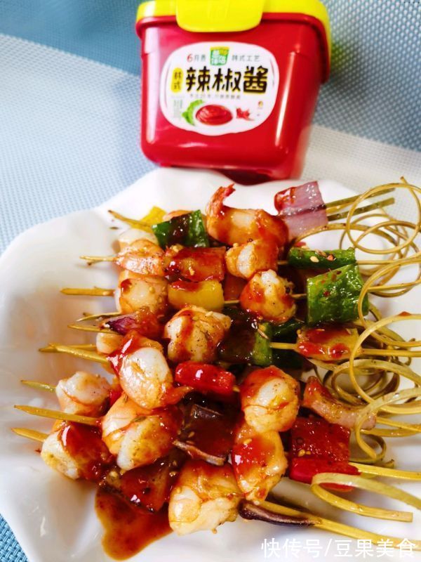 #暖冬酱在手，嗨吃部队锅#酱香五彩鲜虾串