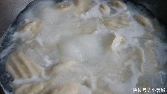 这个馅的饺子百吃不厌,我家每周都包一次,馅香味美,真好吃