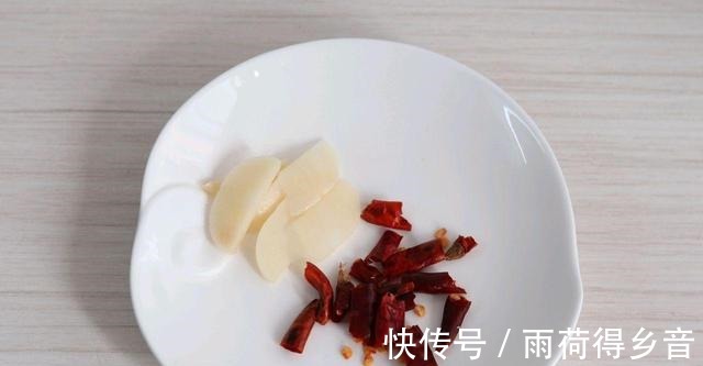 好吃|家常炒包菜,酸辣下饭,3块钱做了一大盘,老人孩子都说好吃!