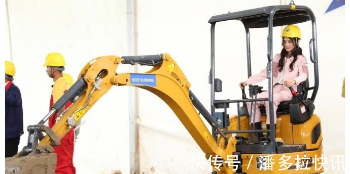 跑男团学开挖掘机,又助农卖菜,《奔跑吧》越来越接地气了!