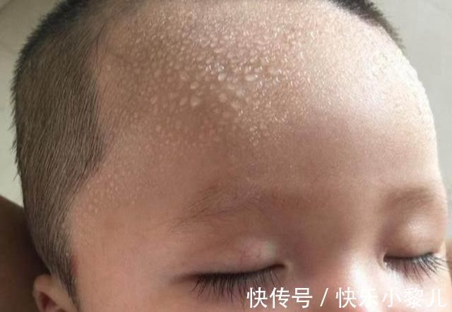 孩子|孩子睡着就满头大汗,是缺钙吗?真相没那么简单,爸妈要当心