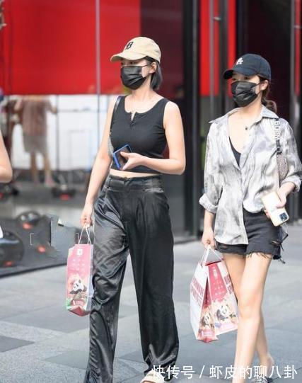 阔腿裤|女生要有一条吊带打底裤,可以轻松诠释各种风格和白色运动鞋