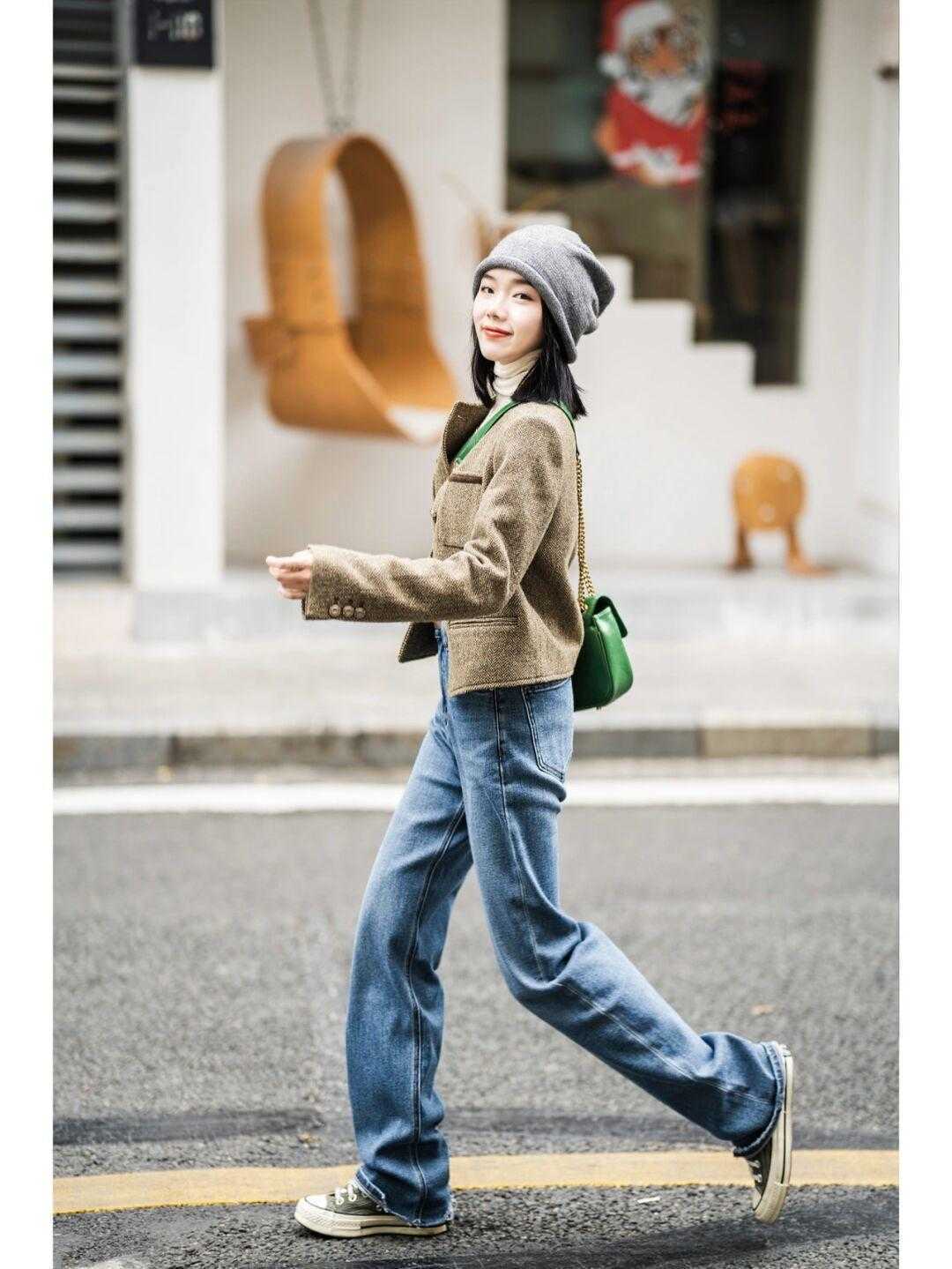 毛呢 开春外套别乱选,码住牛仔外套和小香风外套,青春减龄又有气质