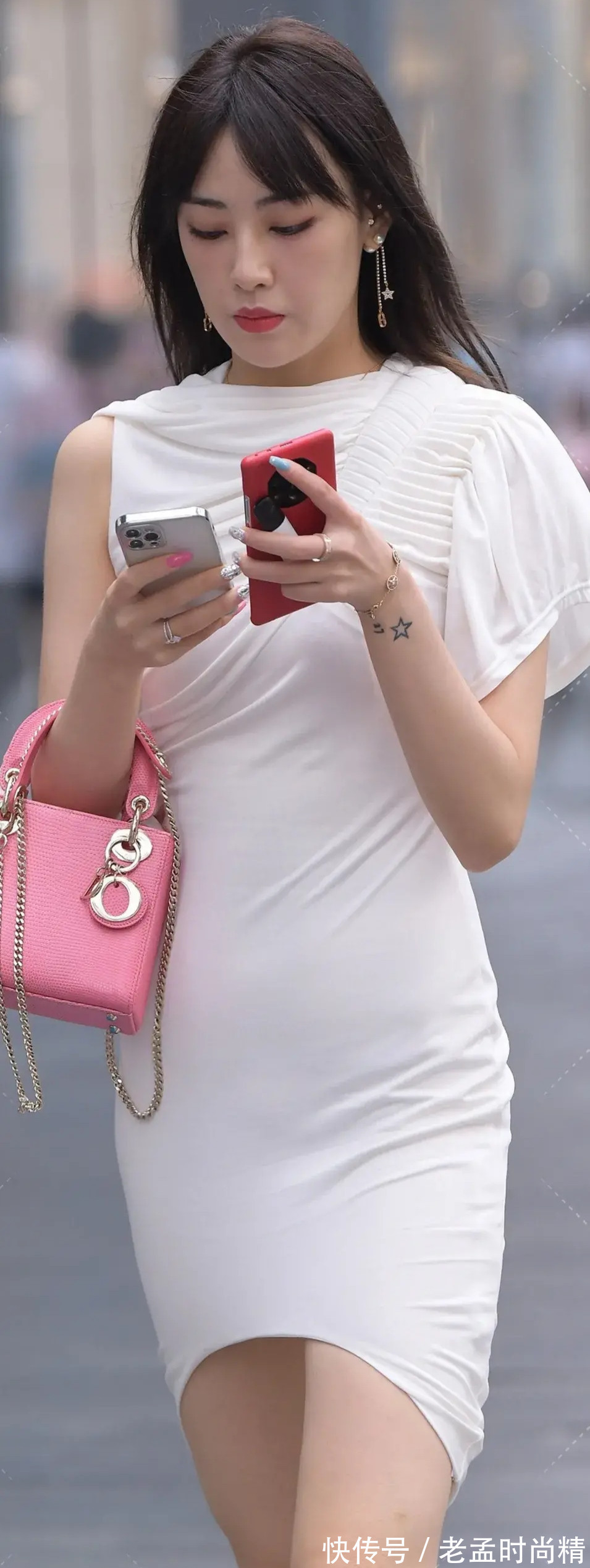 连身裙|街拍时尚: 身材修长的冷美人一袭白色连身裙, 让你冷酷一夏
