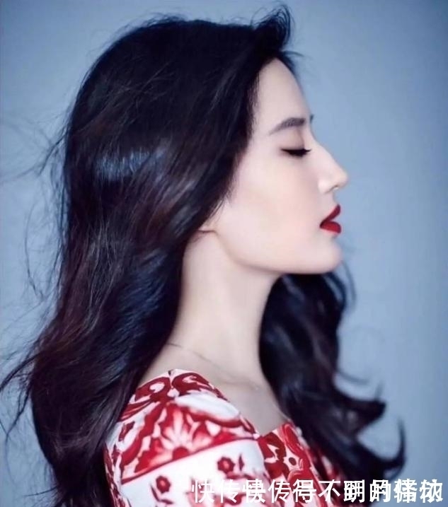 有这4个特征的女人,“侧脸”比“正脸”好看太多,你属于哪一种