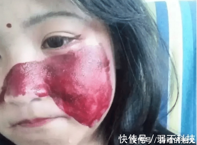 化妆品|小学生偷用妈妈化妆品,半张脸“毁了”,网友看到嘴角笑死我了!