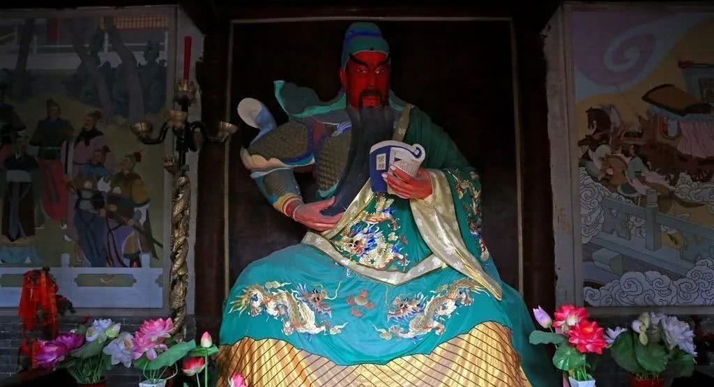 华雄|我就是武圣人关羽,罗贯中吹得让我有点飘