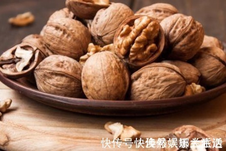 胡桃科|女人早上空腹吃以下3顆核桃，半月后，3大好處顯而易見。