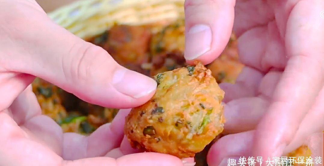 炸丸子有人放面粉,有人放淀粉?全不对,教你这样做,香酥又好吃