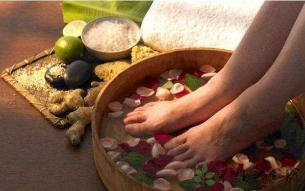 糖友们|糖尿病食疗保命粥!患者须知午睡不对,血糖飙升!泡脚4注意!