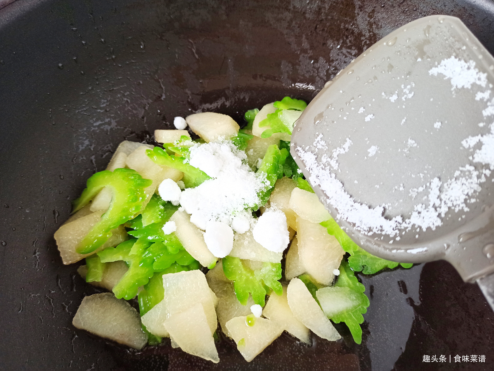 三伏天养生,建议每天吃点清淡的,教你3种家庭小炒,健康度夏天