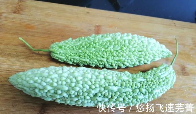 开胃|夏天要多吃苦瓜，教你简单的做法，好吃又开胃！