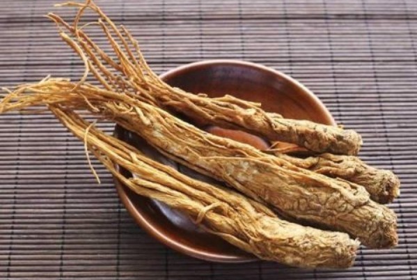 风湿热痹|腰疼的人看过来，此物泡水喝腰腿都舒服了，早看早受益！