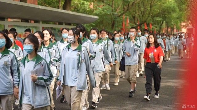 嘉兴一中实验学校|高考首日，嘉兴一中实验建起一条“高考大道”！